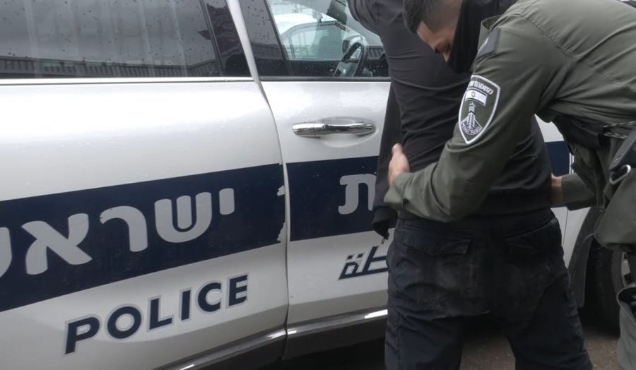 اعتقال 3 شبان من قلنسوة بشبهة الاعتداء على الشرطة